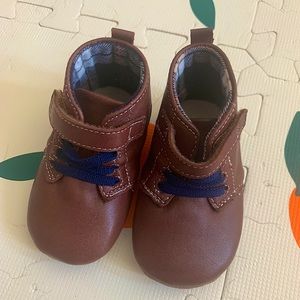 Robeez high tops 9-12 months. Used once.
